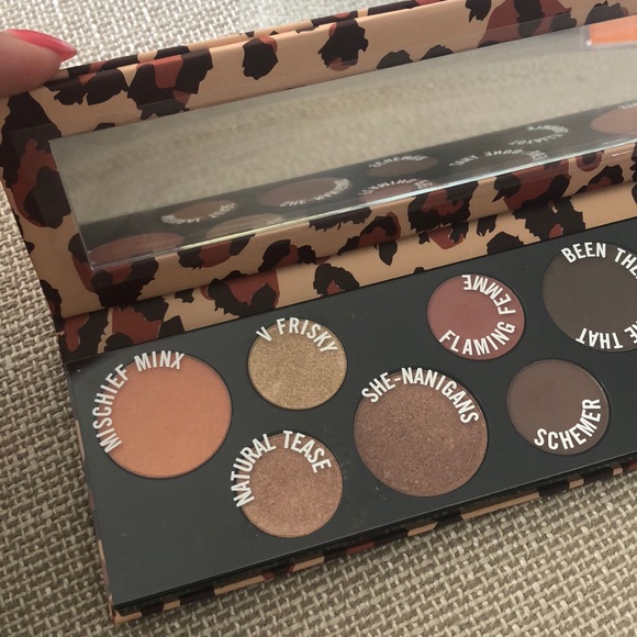 MAC Girls Mischief Minx Eyeshadow Palette - Picture 3 of 5